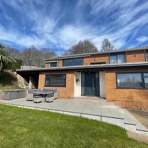 River Retreat - River Views & Parking Apartment