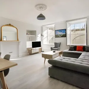 Free Parking! Very Large 2 Bedroom Clifton Flat , Bristol United Kingdom